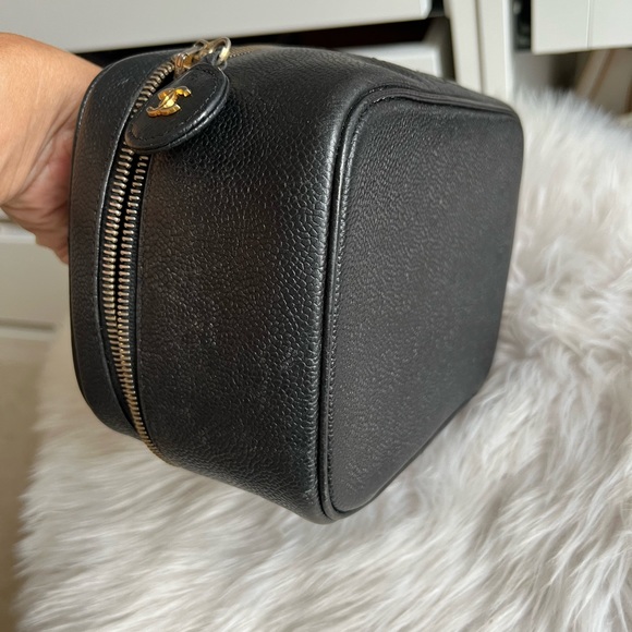 CHANEL Caviar Skin Vanity Cosmetic Pouch Hand Bag Black CC Authentic - Picture 6 of 12